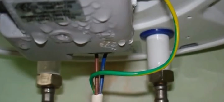 конденсат и влага в местах подключения электричества у бойлера срабатывает УЗО