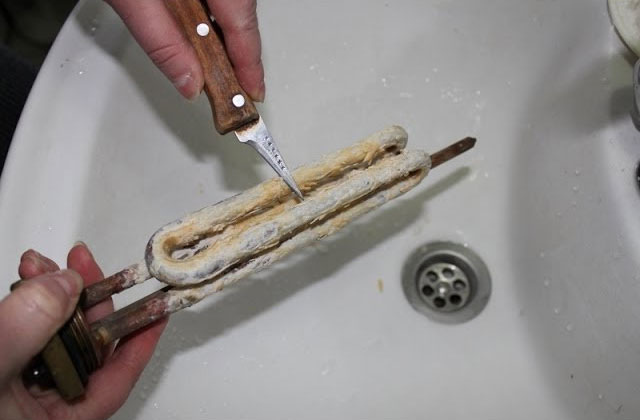 очистка корпуса тэна перочиным ножом