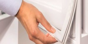 Как приклеить уплотнительную резинку на двери холодильника