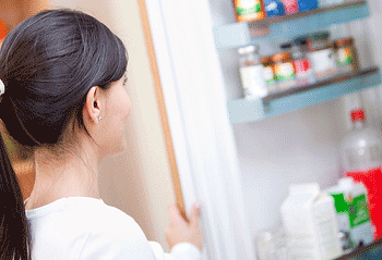 Почему щелкает холодильник: основные причины тревожных симптомов
