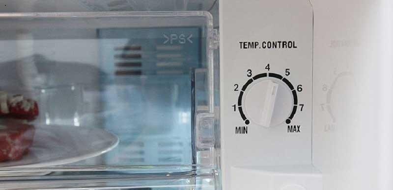 Механический регулятор температуры в камере холодильника