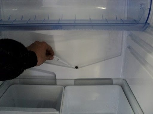 Почему холодильник издаёт странные звуки: трещит, жужжит, щёлкает и гудит