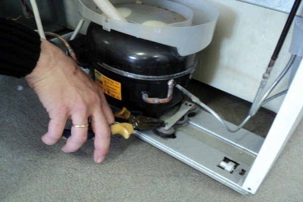 Как проверить работоспособность компрессора холодильника своими руками - причины неисправностей и диагностика